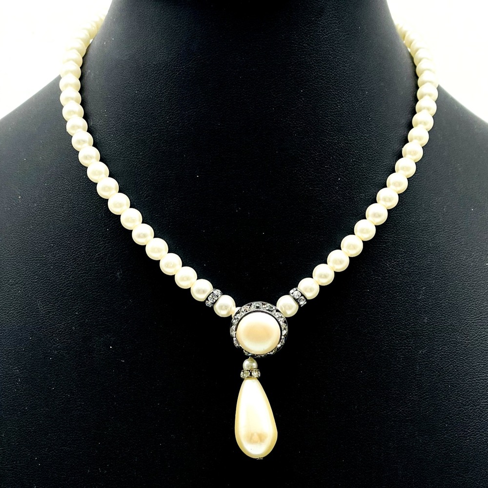 Faux Pearl Necklace Cream White Beaded Gold Tone Teardrop Pendant Elegant